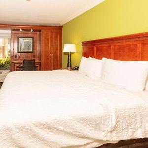 Zimmer mit Kingsize-Bett